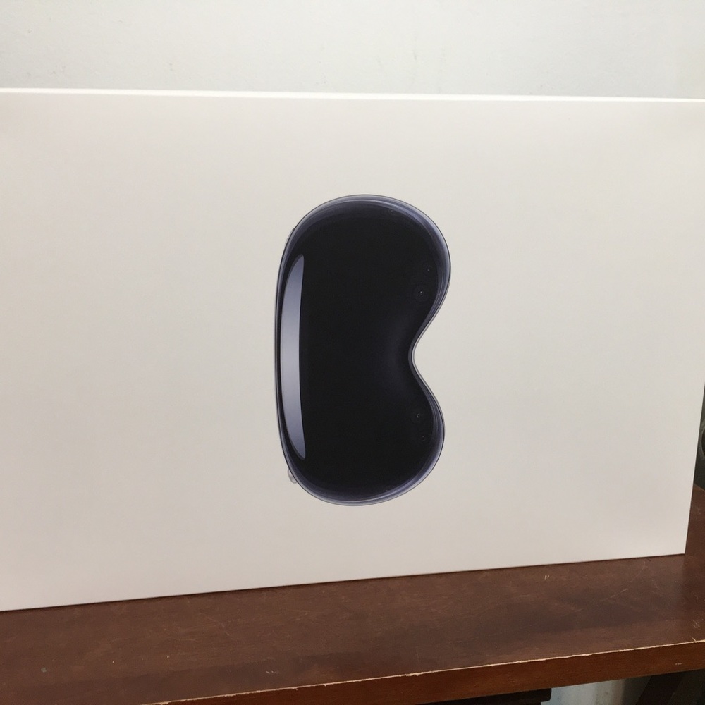 Apple Vision Pro Empty Box And Shopping Bag Only. Please Noted it’s ONLY EMPTY